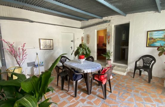 Casa con jardín y patios en Añover