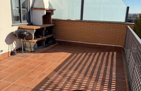 Chalet adosado en venta en calle Agustina de Aragón