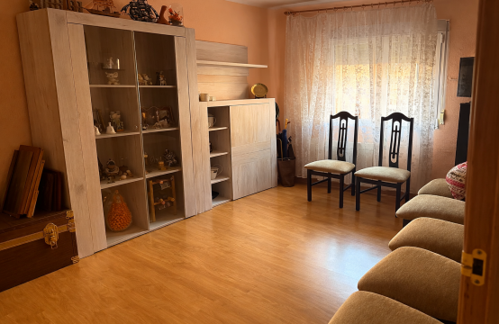 Piso exterior cerca de Plaza Castilla