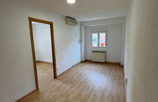 Piso reformado en Palomeras Bajas