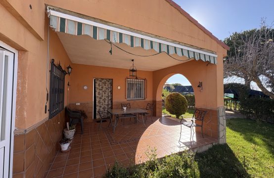 Chalet independiente con piscina en Huecas