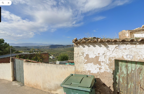 Solar urbano con acceso a dos calles