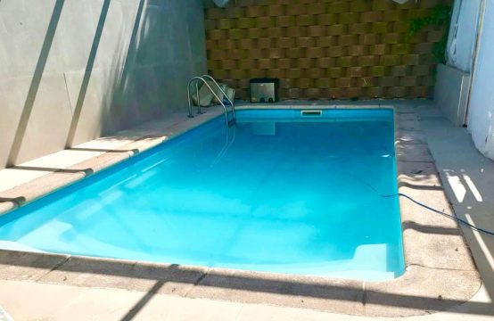 Chalet pareado con piscina privada