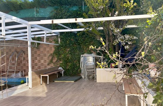 Chalet pareado con piscina privada